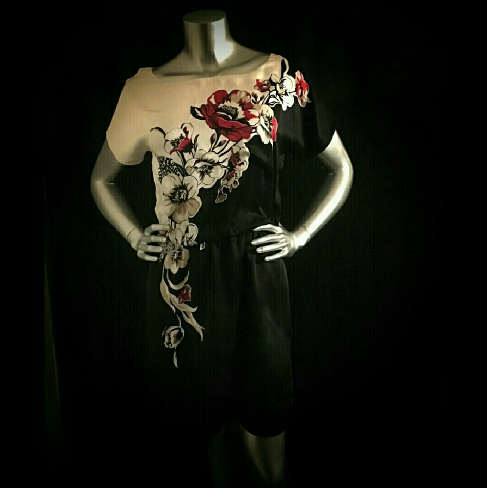 Cute white house black market dress 100% silk